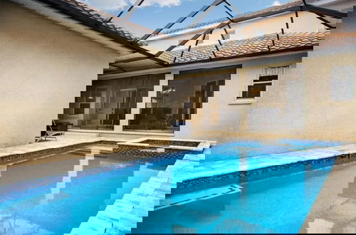 Foto 27 - Beautiful 5 Bed Pool Home In Reunion 5 Bedroom Home by RedAwning