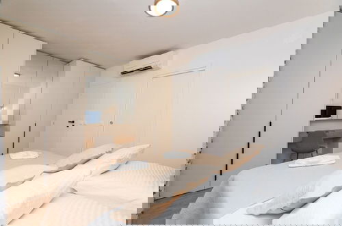 Photo 3 - L&R - Private Pool - A1