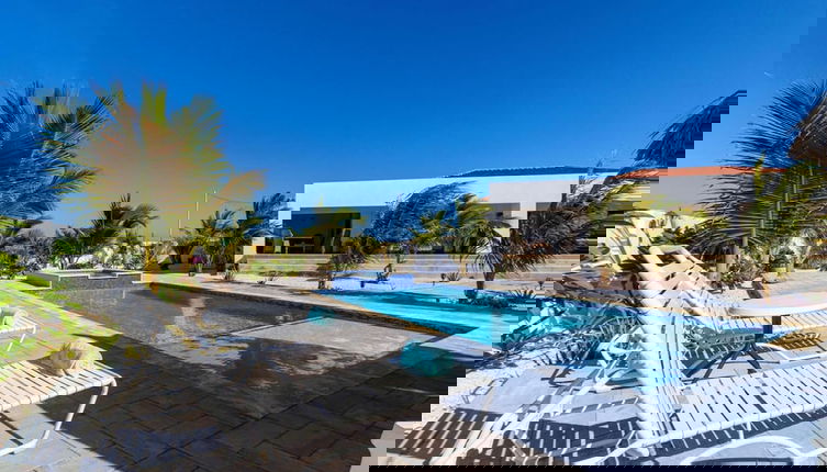 Foto 1 - Beautiful 3br2 5BA Villa w Pool Close 2 Baby Beach