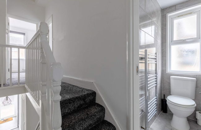 Spacious & Newly Renovated 4BD House East Ham! - Foto 30
