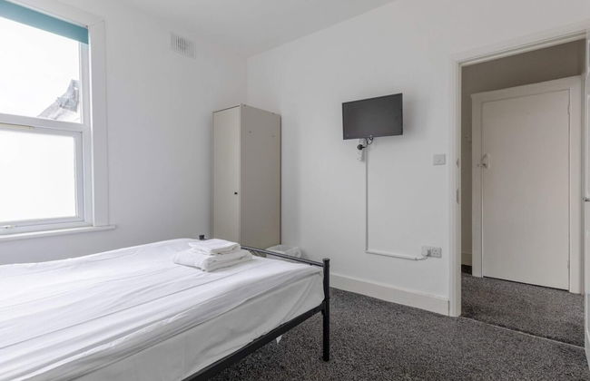 Spacious & Newly Renovated 4BD House East Ham! - Foto 1