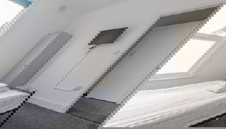 Foto 1 - Spacious & Newly Renovated 4BD House East Ham!