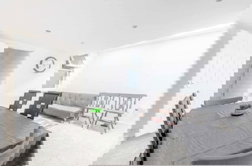 Foto 36 - Spacious & Newly Renovated 4BD House East Ham!