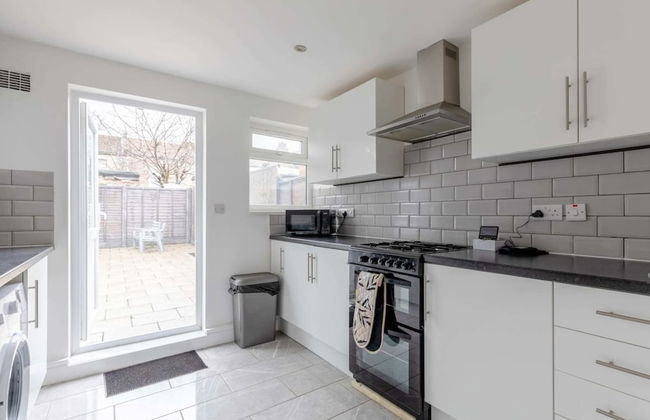 Spacious & Newly Renovated 4BD House East Ham! - Foto 20