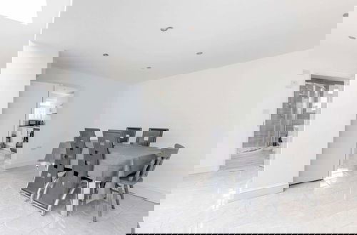 Foto 38 - Spacious & Newly Renovated 4BD House East Ham!