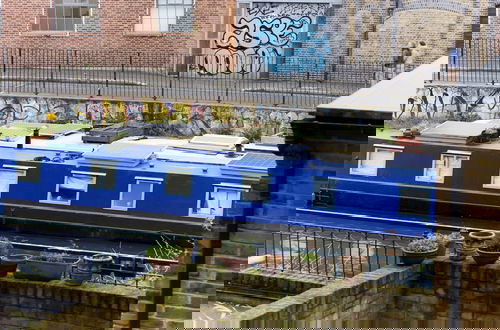 Foto 9 - Apartment With Canal View in Broadway Market