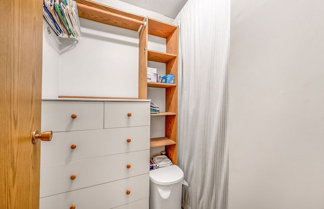 Lakeside Condo w Large Outdoor Space - Foto 14