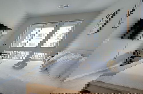 Photo 7 - Alexandria Modern Apt Amazing Amenities