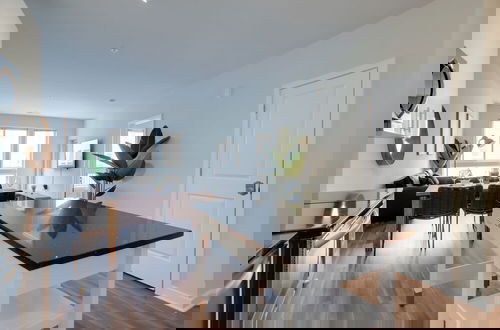 Photo 15 - Alexandria Modern Apt Amazing Amenities