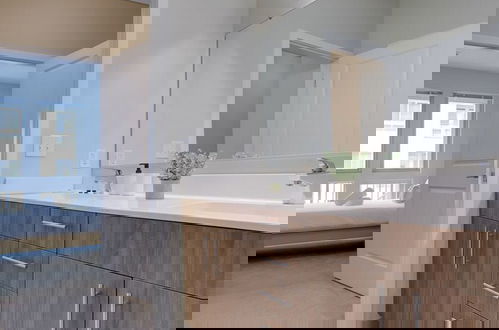 Photo 35 - Alexandria Modern Apt Amazing Amenities