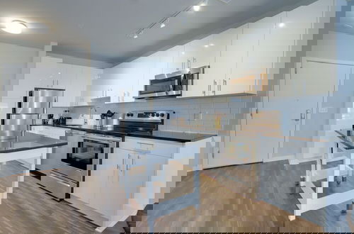 Photo 19 - Alexandria Modern Apt Amazing Amenities