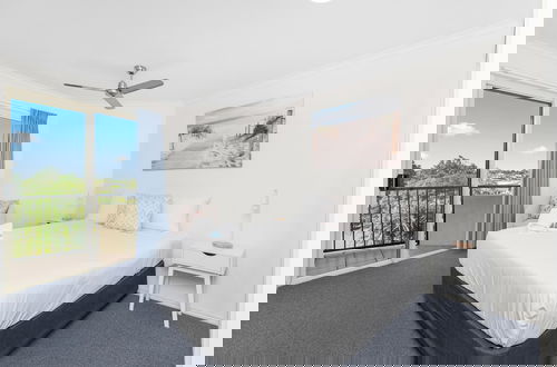 Photo 3 - Alexander Beachfront Apartments