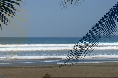 Foto 30 - Classy Beachfront Home with Private Pool - Hermosa Palms 110 by RedAwning