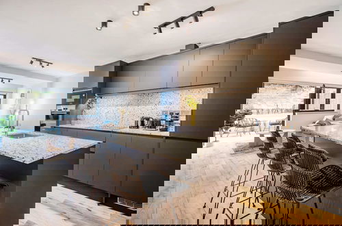 Photo 10 - Coleherne Road Residence II