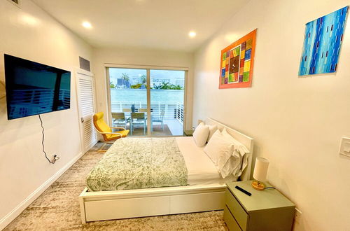 Photo 17 - Luxury South Beach Private Apartments