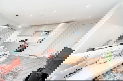 Foto 9 - Luxury 1 Bed Apt With City Views Heart of Leeds