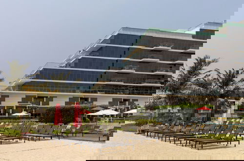 Foto 34 - Waves - Premium Seaside Retreat With Private Beach