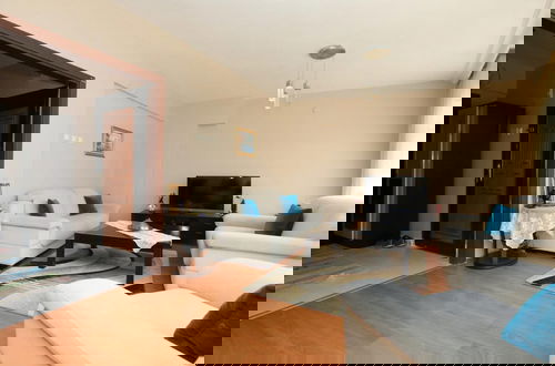 Foto 7 - Flat With Two Living Rooms and Balcony in Uskudar