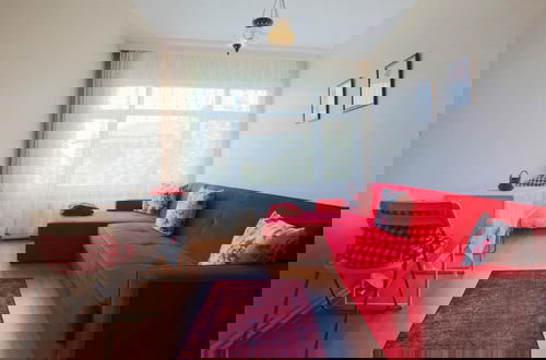 Foto 13 - Flat With Two Living Rooms and Balcony in Uskudar