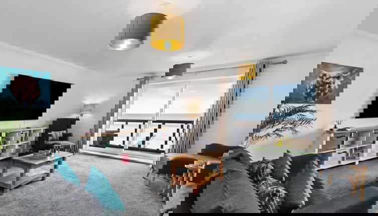 Photo 1 - Penrose - Beach House With Direct Beach Access