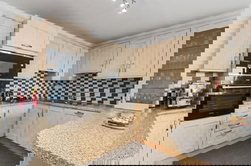 Photo 5 - Penrose - Beach House With Direct Beach Access