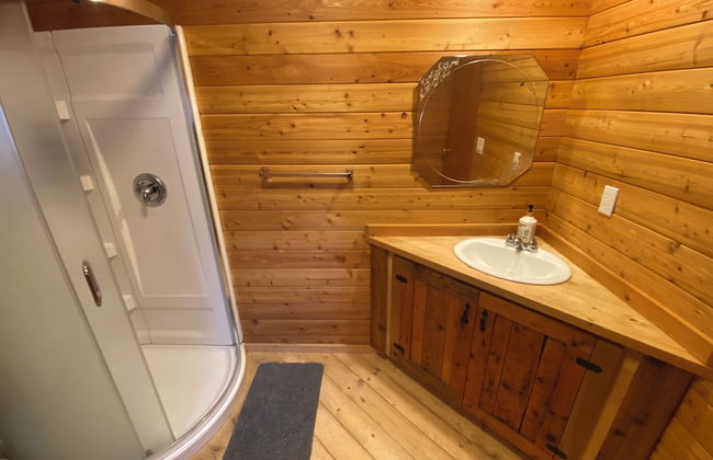 Rustic Beaverfoot Lodge Basic Cabin - Foto 24