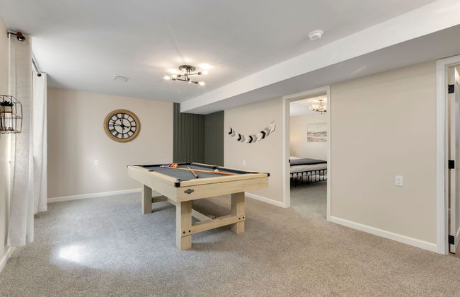 Downtown Windsor Home With Hot Tub & Pool Table - Photo 21