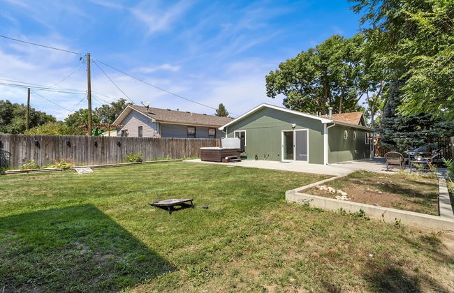 Downtown Windsor Home With Hot Tub & Pool Table - Photo 48