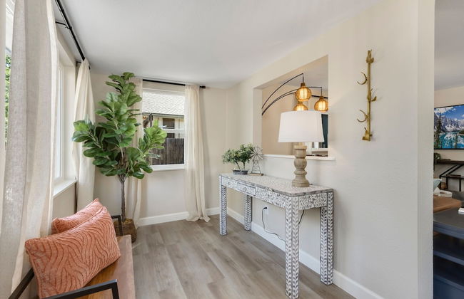 Downtown Windsor Home With Hot Tub & Pool Table - Photo 40