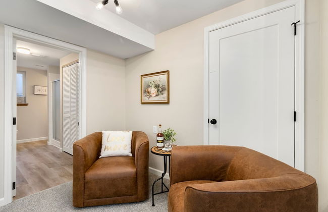 Downtown Windsor Home With Hot Tub & Pool Table - Photo 37
