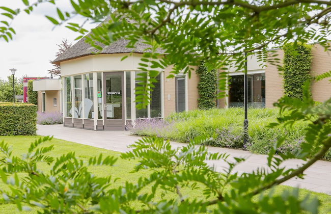 Chalet by Pond in Eindhoven Holiday Park - Foto 4