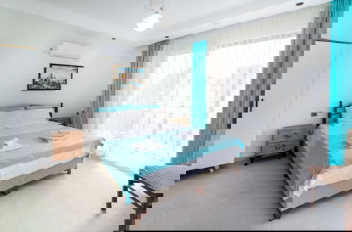 Foto 23 - Huge Triplex Villa w Pool and Garden in Fethiye