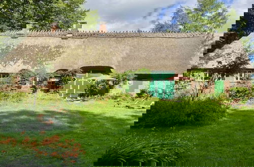 Foto 9 - Romantic Thatched Roof House