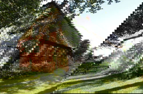 Foto 21 - Romantic Thatched Roof House