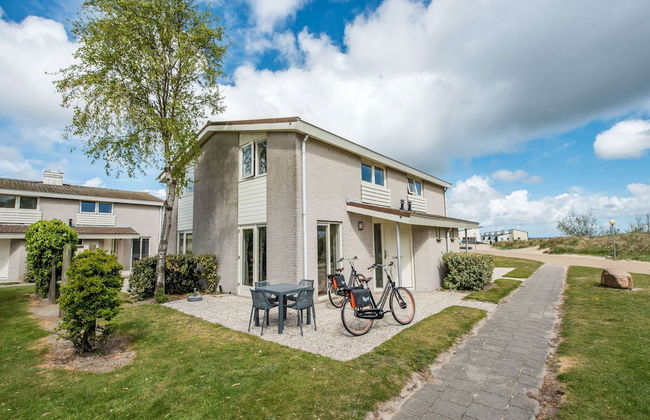 Chalet in Zeeland Near the Beach - Foto 1