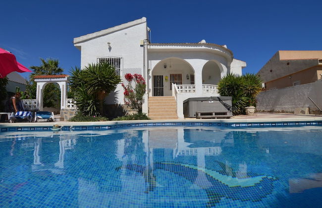 Modern Villa in Rojales with Hot Tub & Private Pool - Photo 1