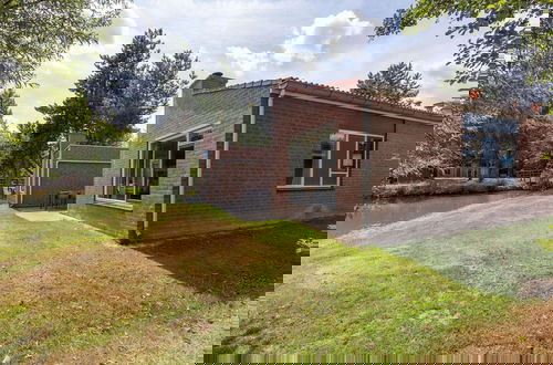 Foto 28 - Restyled Bungalow with Dishwasher near Nature Reserve