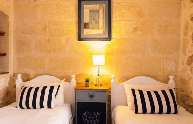 A Stunning Gozo Farmhouse With a Large Pool - Photo 16