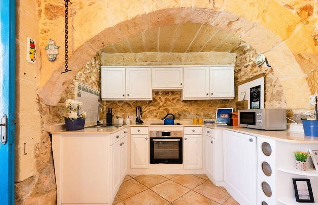 A Stunning Gozo Farmhouse With a Large Pool - Photo 18