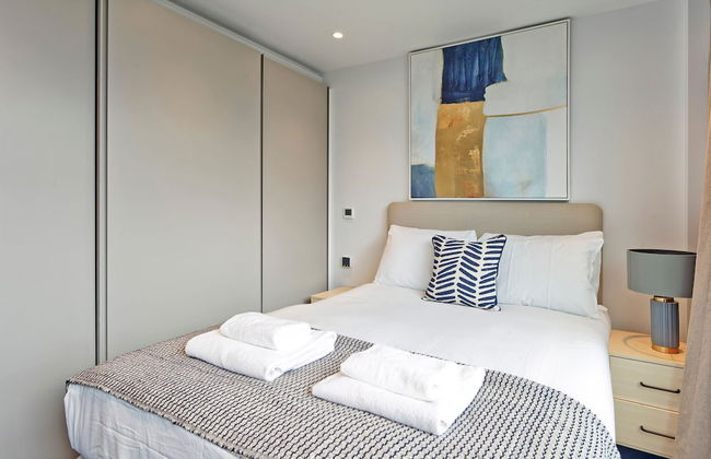 Stunning One-bedroom Apartment With City Views - Photo 6