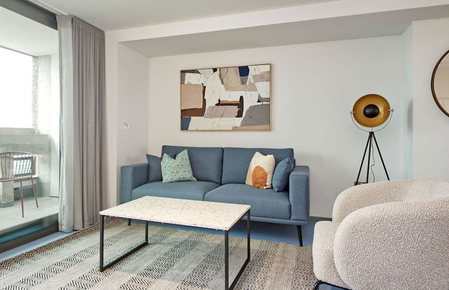 Stunning One-bedroom Apartment With City Views - Photo 9