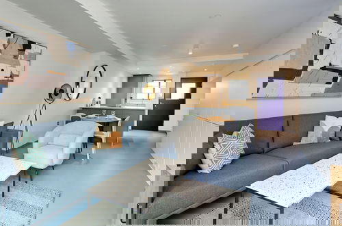 Foto 11 - Stunning One-bedroom Apartment With City Views