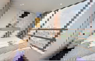 Foto 3 - Stunning One-bedroom Apartment With City Views