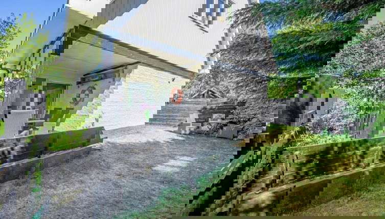 Foto 1 - Seaside Home With Garden