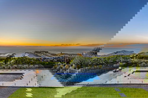 Photo 4 - Clifftop Family Retreat With Views Pool