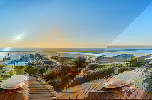 Photo 3 - Clifftop Family Retreat With Views Pool