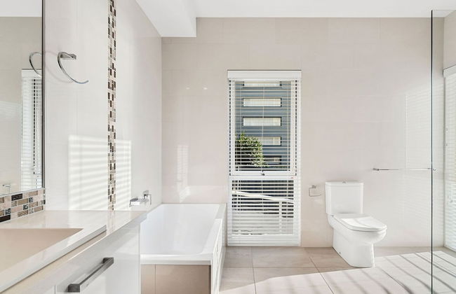 Clifftop Family Retreat With Views Pool - Foto 28