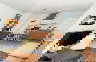 Photo 2 - Bright Trendy Studio 9min to Asia District