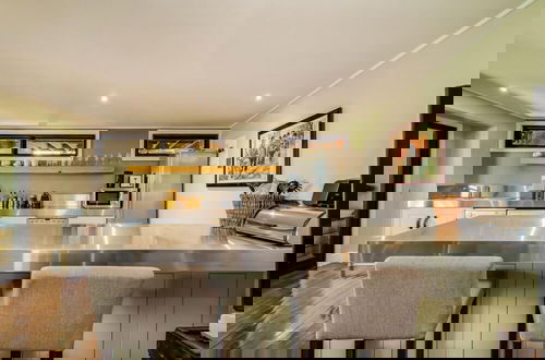 Foto 18 - Beautiful 1 Bedroom Apartment With Private Balcony
