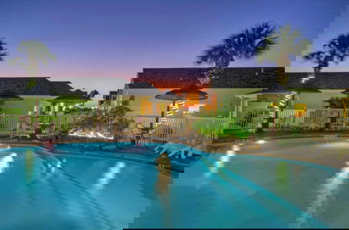 Foto 33 - Pool, Playground, Patio Living, Family-friendly Clamshell Cottage by Avantstay